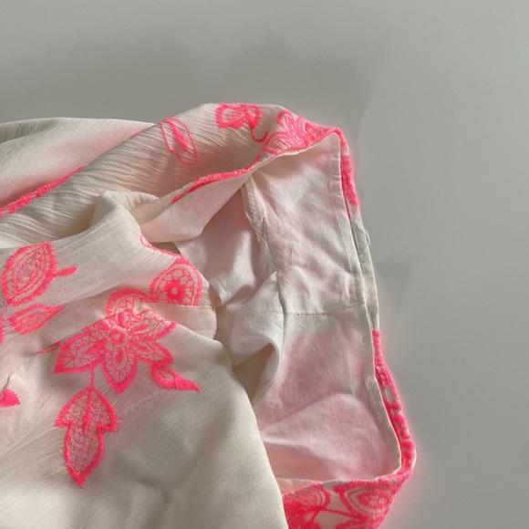 AQUA BLOOMINGDALES HOT PINK AN OFF WHITE EMBROIDERED ROMPER WITH POCKETS BARBIE - Picture 5 of 10